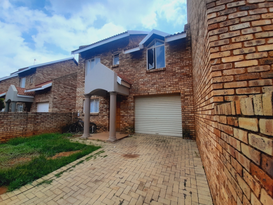 3 Bedroom Property for Sale in Potchefstroom Rural North West